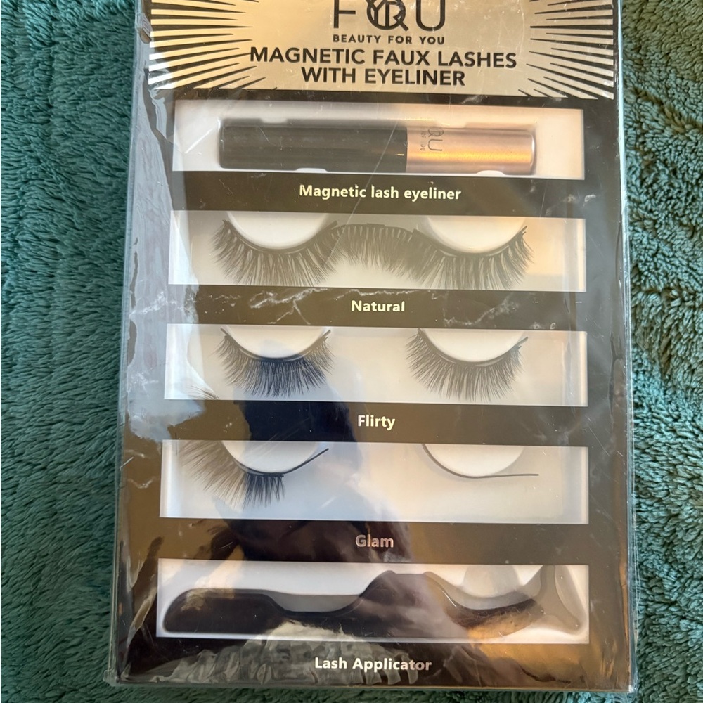 Magnetic Faux Lashes with Eyeliner - Black